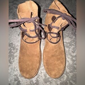 UGG Tan Suede lace up Boots EUC